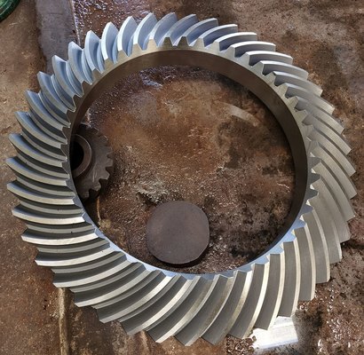 SAE 4320 Steel Spiral Bevel Gear Milling Transmission 20 Module 53T