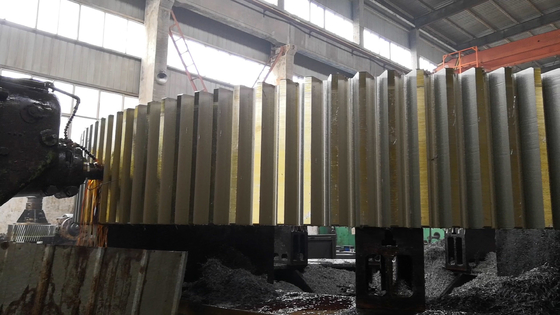 Kundenspezifischer Kugelmühlen-Zahnkranz und Ritzel 6800 mm Spitzendurchmesser